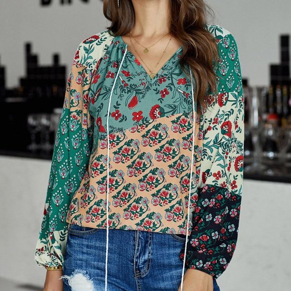 Tops - 🎉HP Best in Tops🎉 Green Floral Print Peasant Blouse
